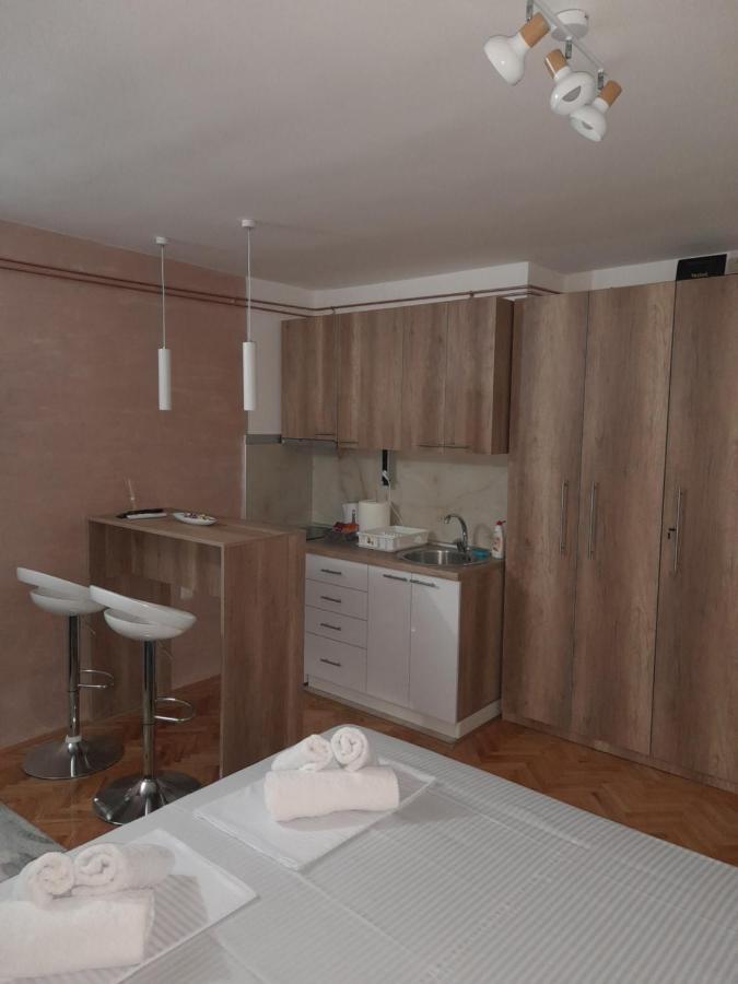 Holiday Apartament Three Ниш Екстер'єр фото